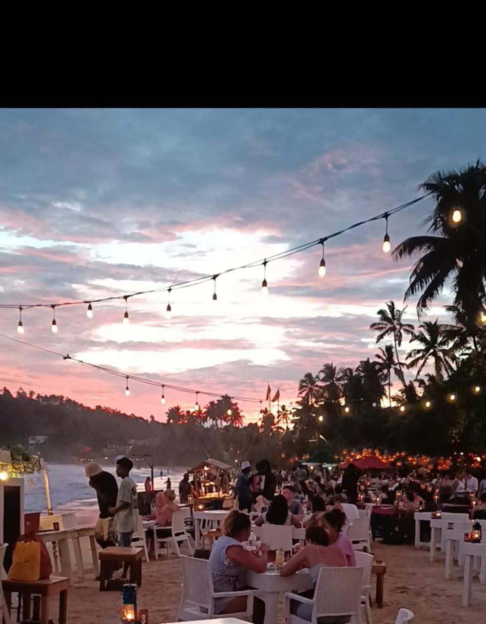 Fresh Wave Mirissa - Beach Front ภายนอก รูปภาพ